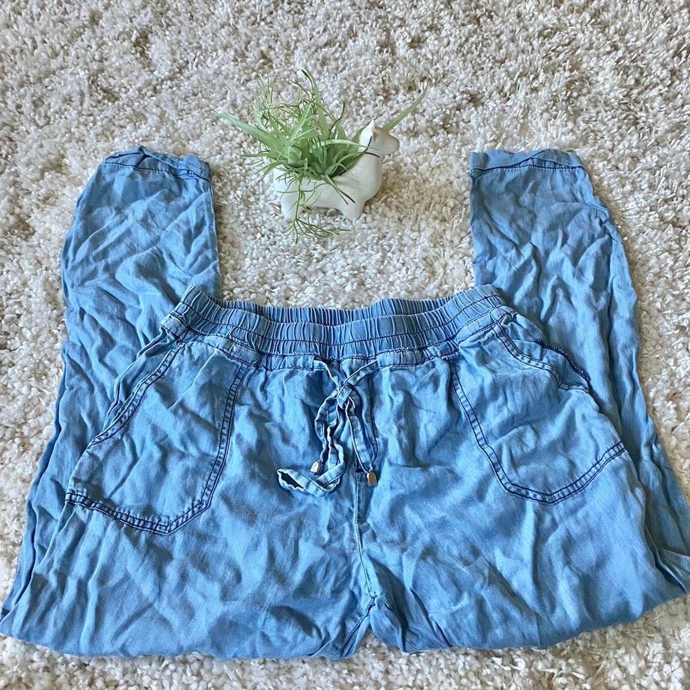 Loose baggy light blue pocket sweatpants w drawstrings. Has mom Jean loo…